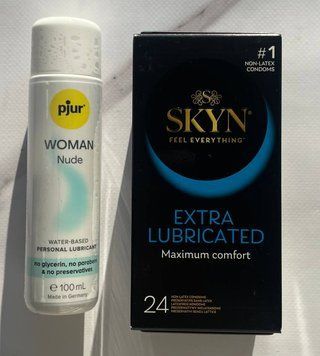 Комплект SKYN Extra Lube 24шт + Змазка на водній основі pjur Woman Nude 100 мл SOS2187 фото
