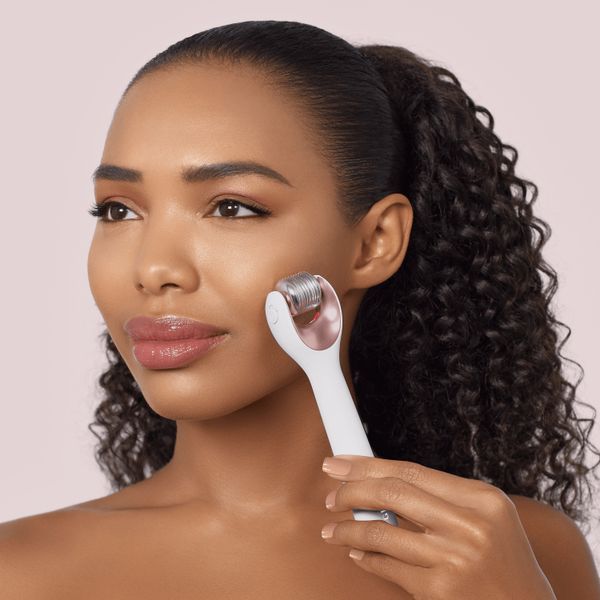 Електронний ролер для обличчя з мікроголками GESKE MicroNeedle Face Roller 9в1 starlight HB0187 фото