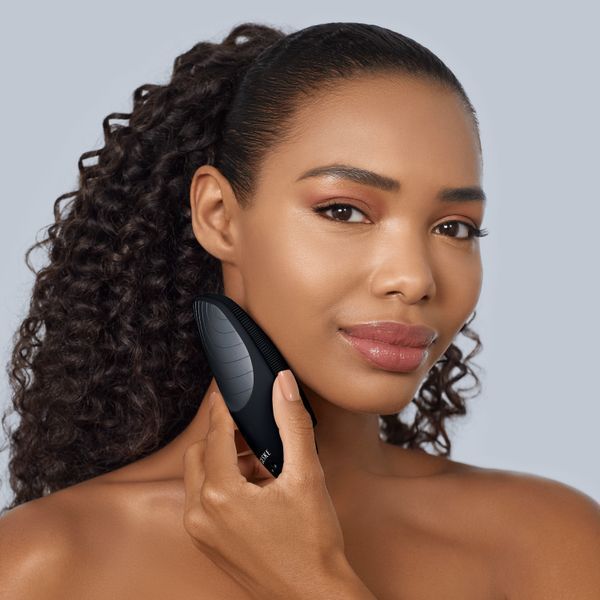 Електронна звукова термо щітка для обличчя GESKE Sonic Thermo Facial Brush 6в1 black HB0080 фото