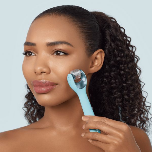 Электронный роллер для лица с микроиглами GESKE MicroNeedle Face Roller 9в1 turquoise HB0191 фото