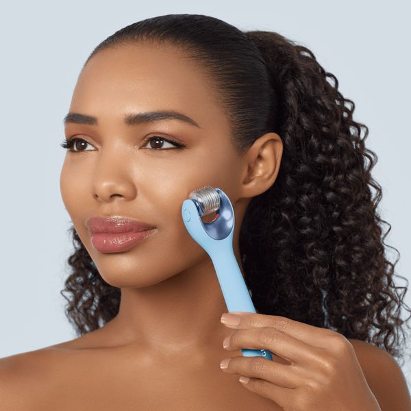 Электронный роллер для лица с микроиглами GESKE MicroNeedle Face Roller 9в1 aquamarine HB0193 фото