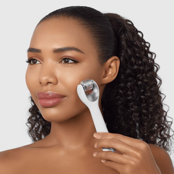 Електронний ролер для обличчя з мікроголками GESKE MicroNeedle Face Roller 9в1 white HB0194 фото