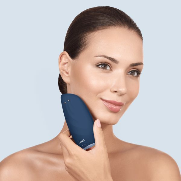 Очистительная щетка для лица GESKE Sonic Thermo Facial Brush&Face-Lifter 8в1 midnight HB0089 фото