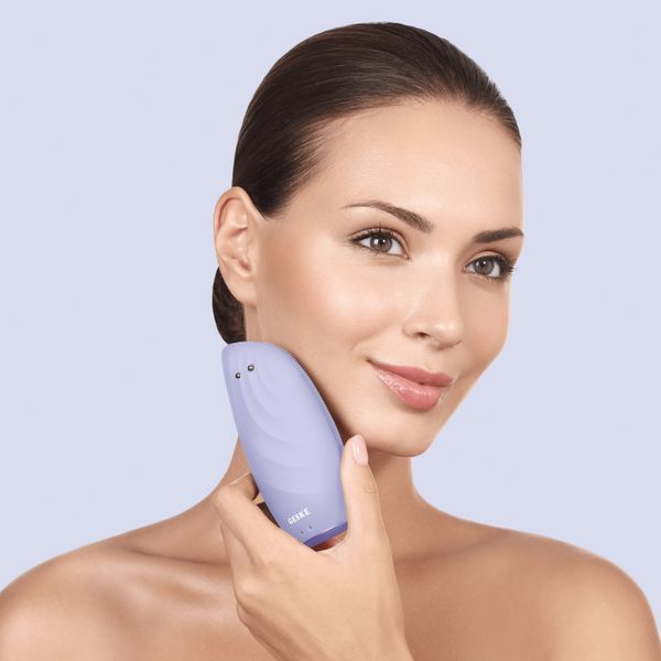 Очищувальна щітка для обличчя GESKE Sonic Thermo Facial Brush&Face-Lifter 8в1 purple HB0090 фото