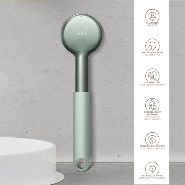 Звукова світлодіодна щітка для всього тіла GESKE Sonic LED Full-Body Brush&Intensive Exfoliator 9в1 green HB0387 фото
