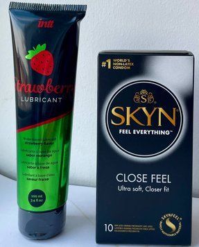 Набір SKYN Close Feel 10 шт + Лубрикант на водній основі Intt Strawberry (100 мл) SOS1175 фото