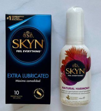 Комплект Skyn Exstra Lube 10 шт + Лубрикант на водній основі SKYN NATURAL HARMONY, 80 мл SOS1244 фото