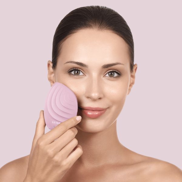 Електронна ультразвукова щітка для обличчя GESKE Sonic Facial Brush 5в1 pink HB0071 фото